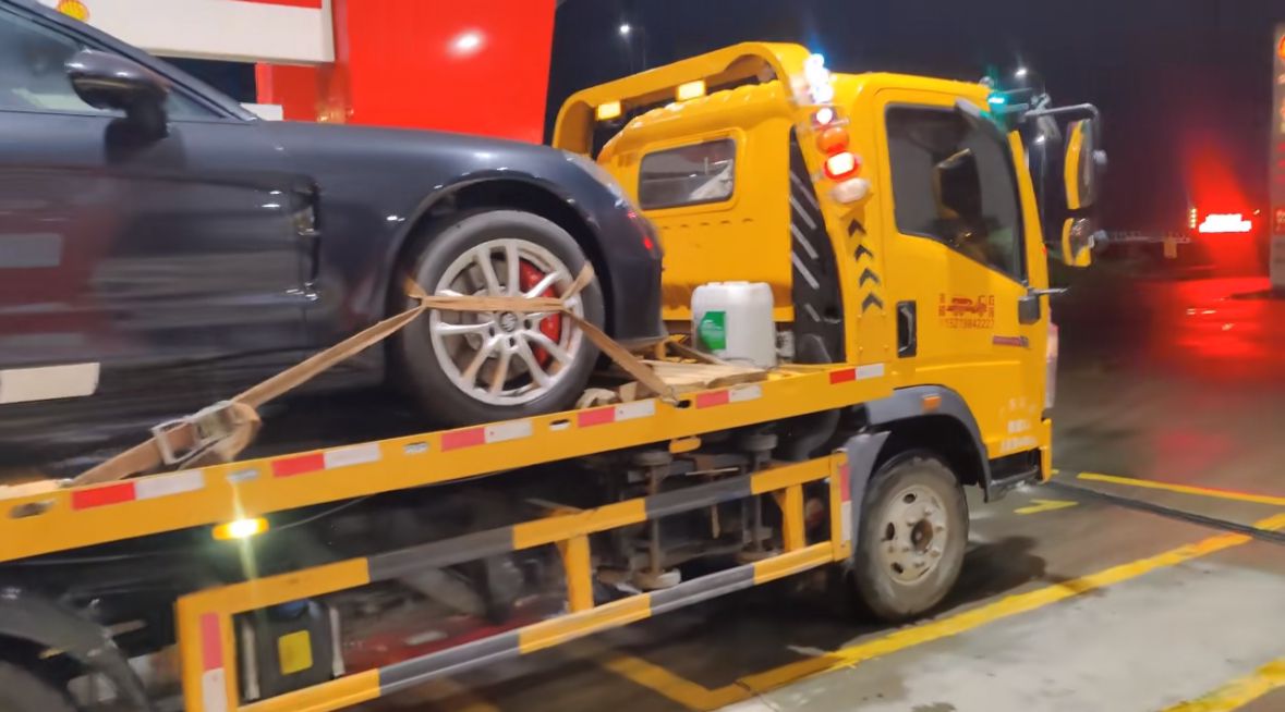 文成县行车途中遇到突发状况该如何呼叫道路救援？